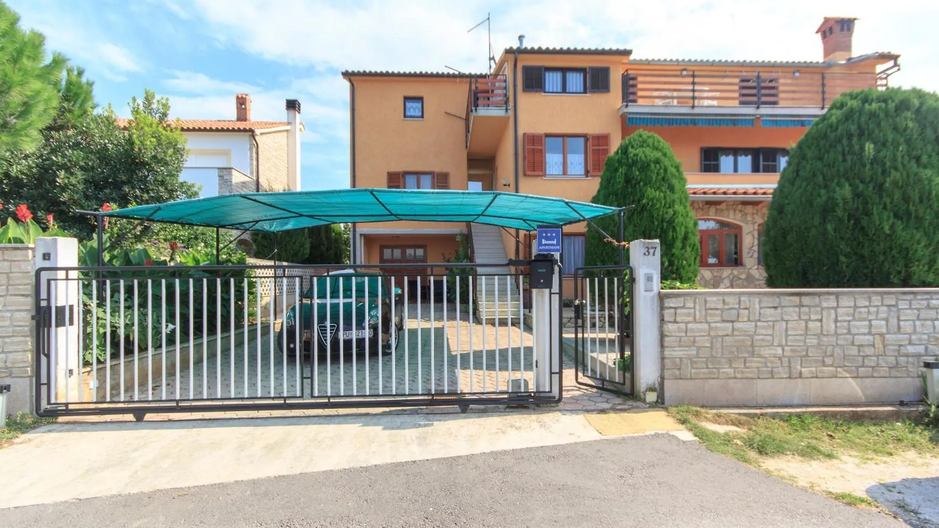 Haus In Vinkuran Mit Pool Und Bergblick Villa Croatia